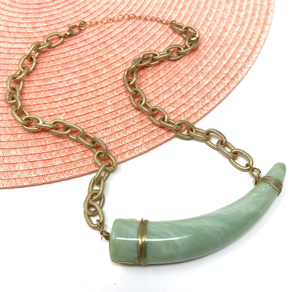 VINTAGE Green Lucite Tusk Tooth Statement Necklace